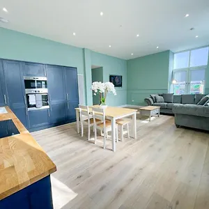 Beautiful 2br, Private Entry In Vibrant Leith Edinburgh