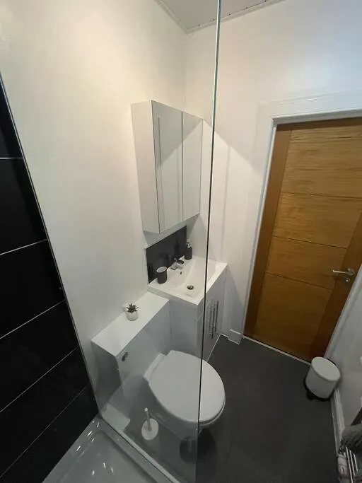 Lovely Three Bedroom Upper Villa Edinburgh